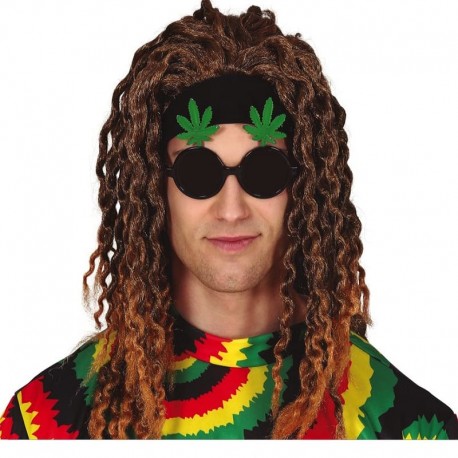 Schwarze Gläser mit Marihuana-Blättern